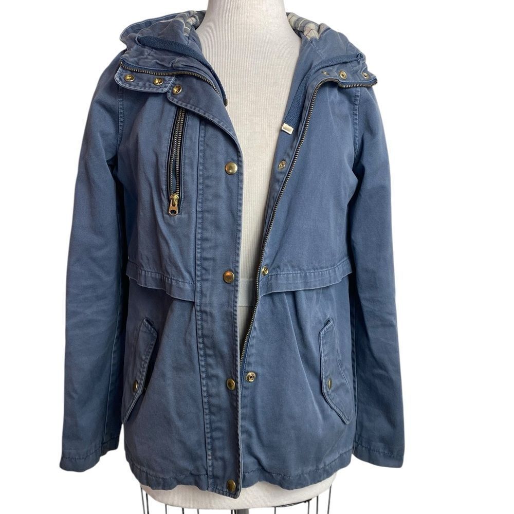 TopShop 6 “Wilbert “ parka blue zipper plus snaps ,pockets
Hooded